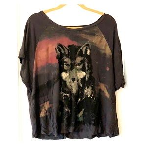 CCO sale! ⚡️Off-shoulder Wolf tee Urban Outfitters